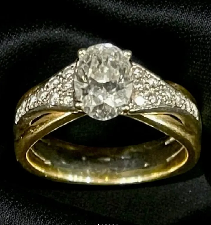 18-carat yellow and white Gold Diamond ring