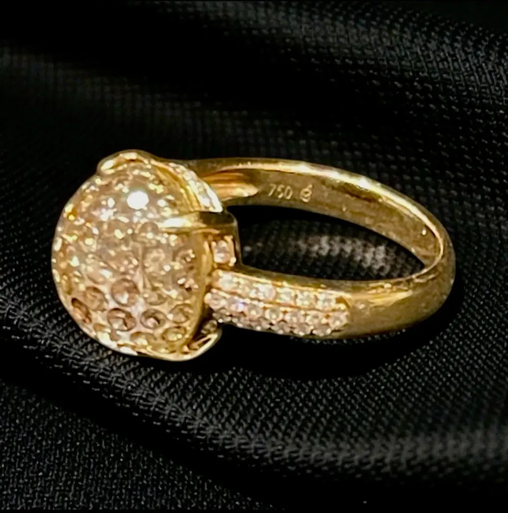 Exquisite 18-carat rose gold ring adorned with Diamond details, chocolate Diamonds