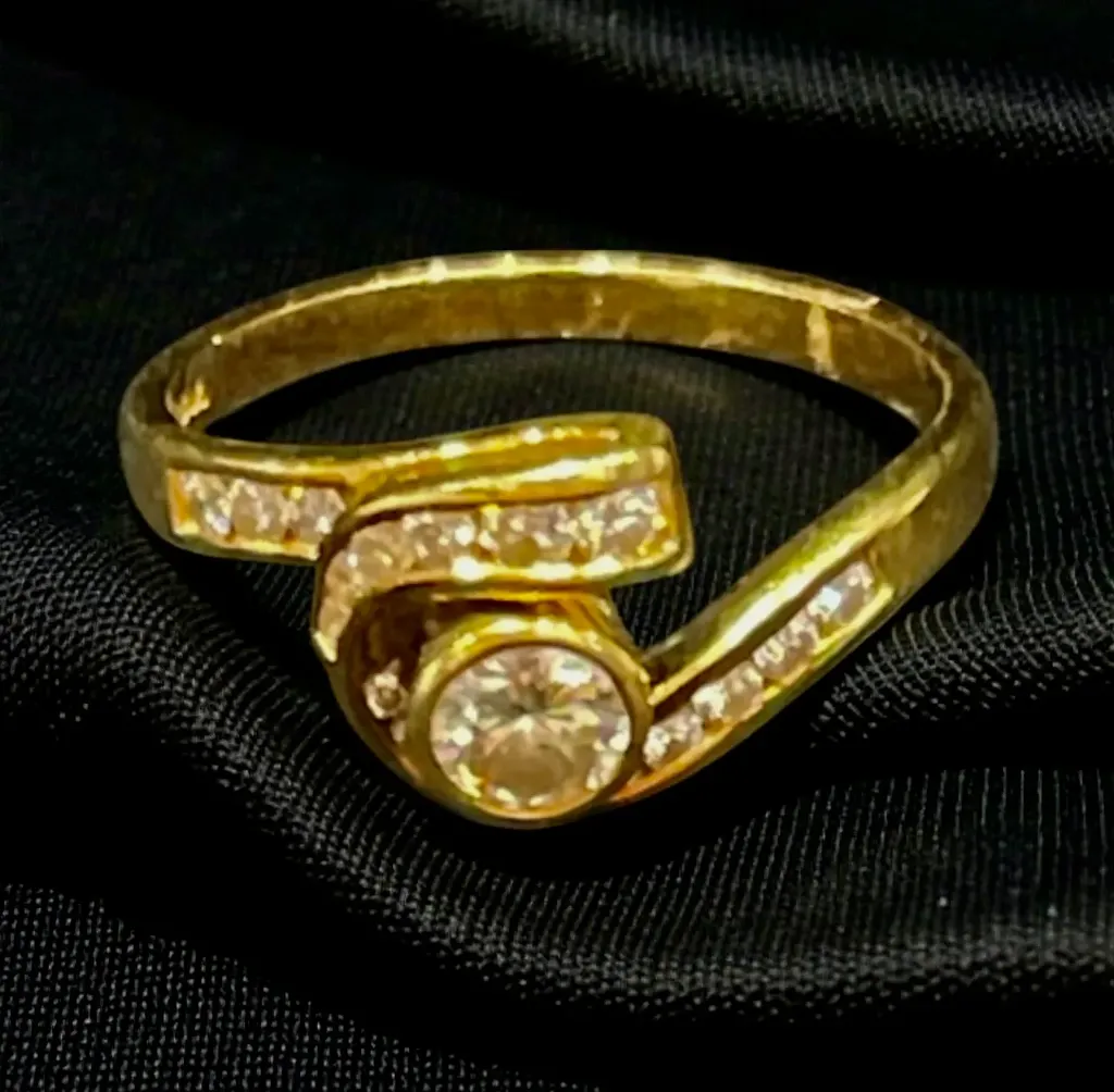An 18-carat yellow Gold and Diamond ring