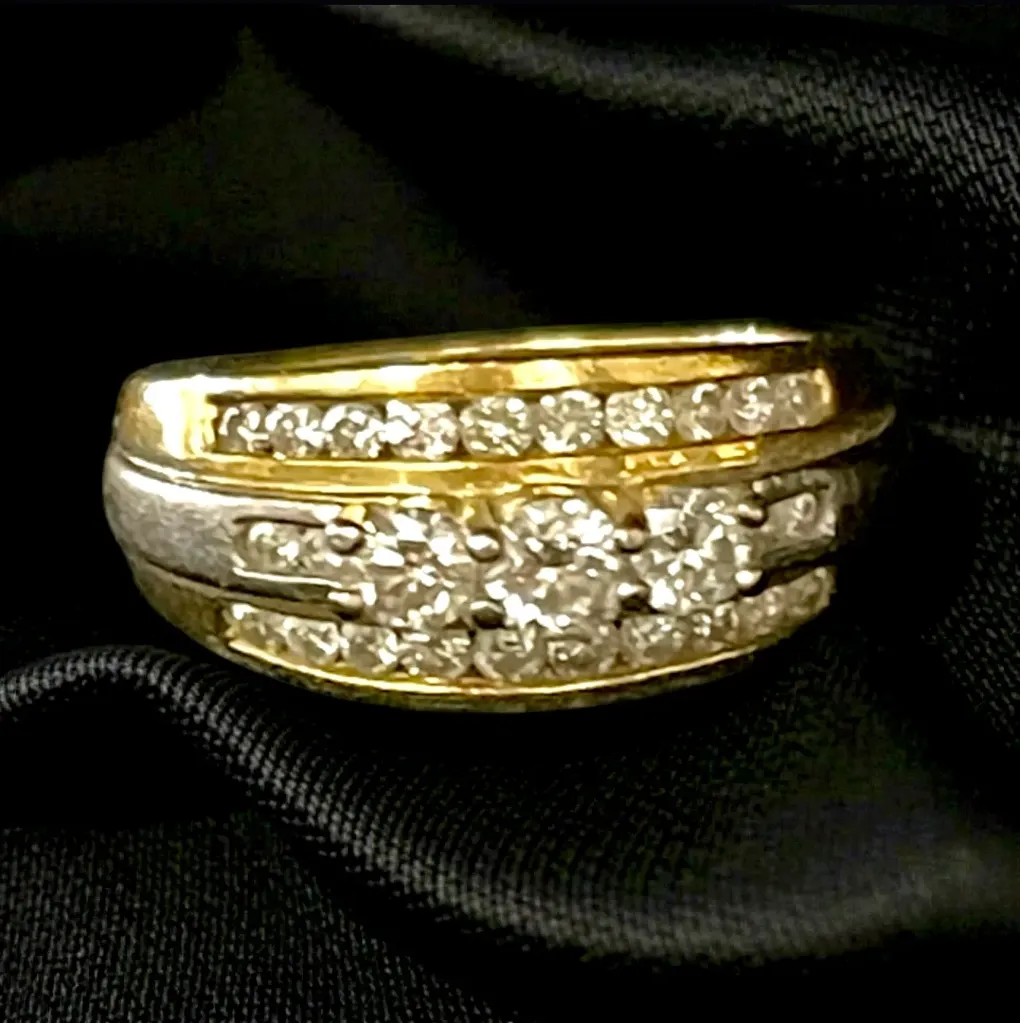 An 18-carat yellow and white Gold Diamond ring