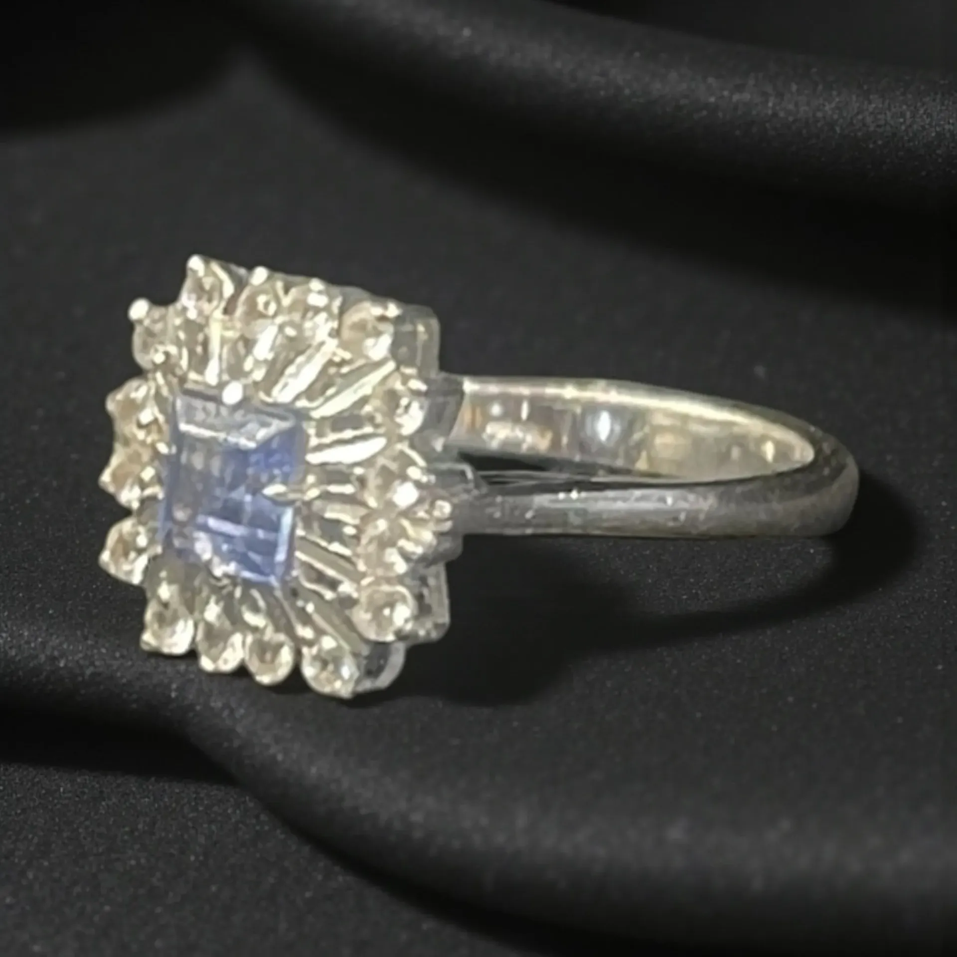 An 18-carat white Gold and Sapphire dress ring