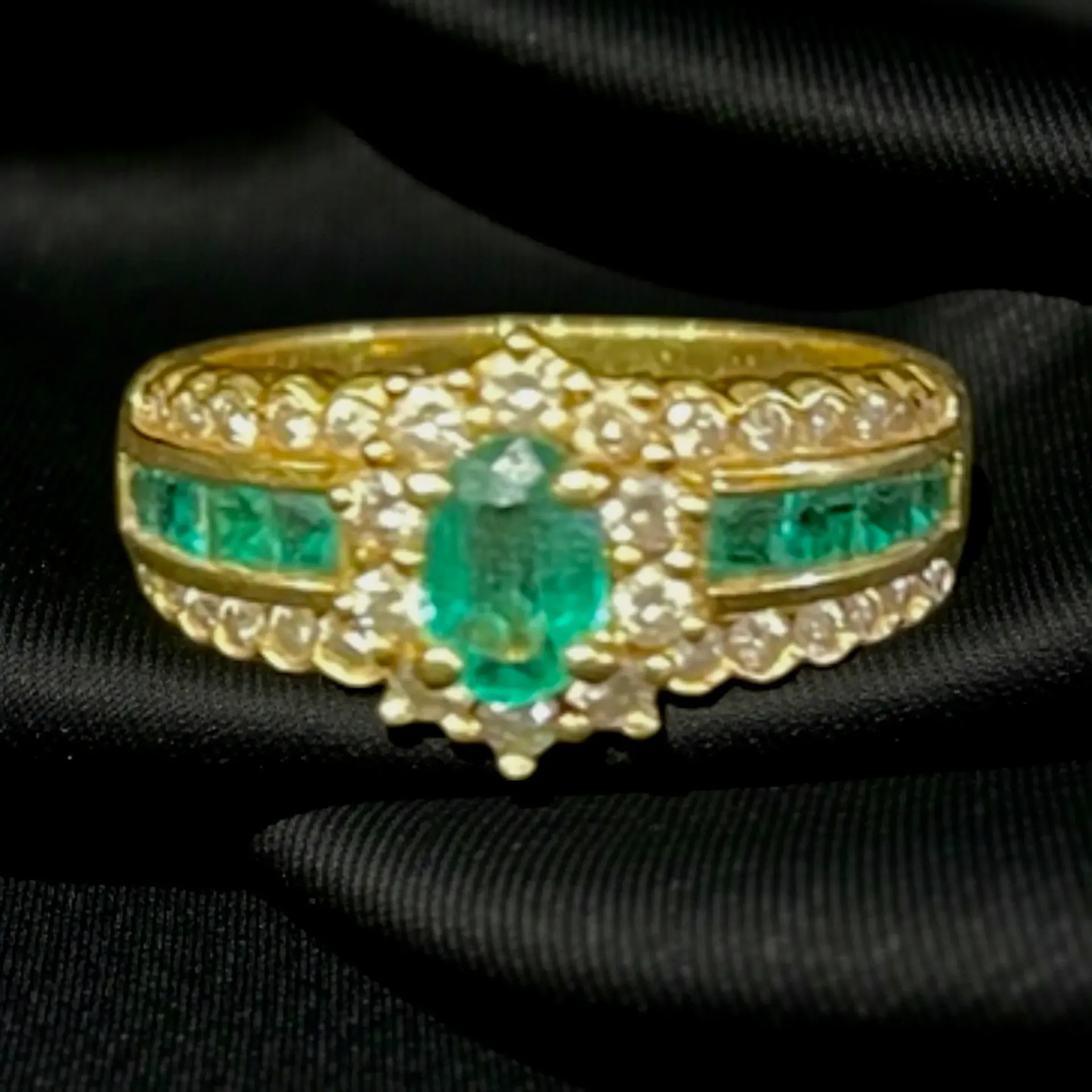An 18-carat yellow Gold, Emerald and Diamond dress ring