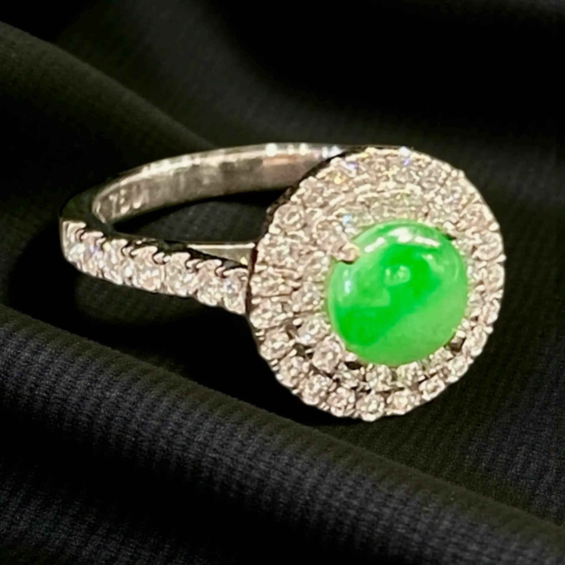 An 18-carat white Gold, Jade and Diamond dress ring