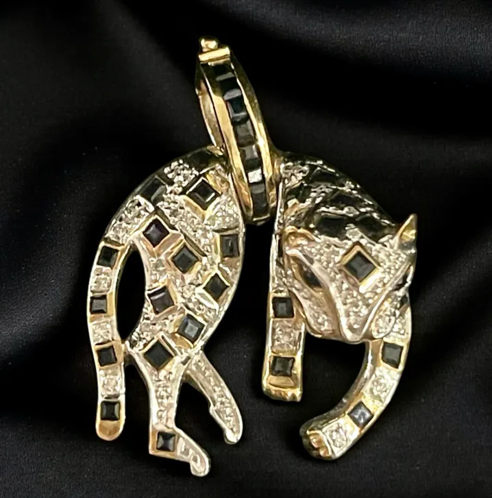 A 9-carat yellow Gold, Sapphire and Diamond pendant