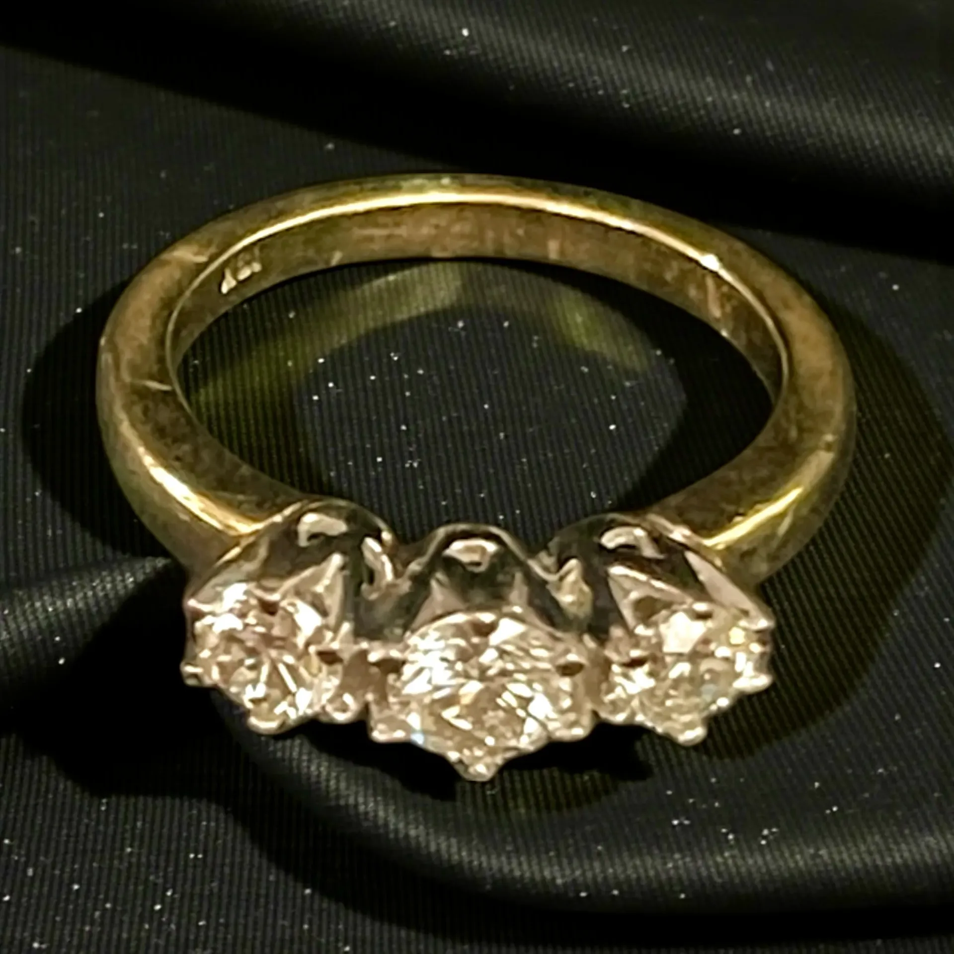 An 18-carat yellow and white Gold Diamond ring