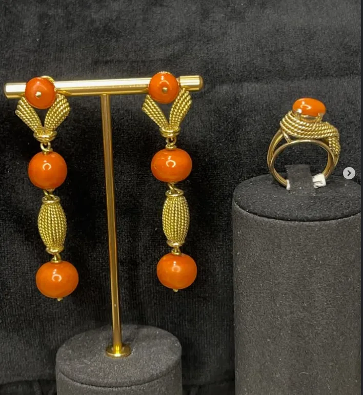 A 14-carat Yellow Gold and Coral dress ring. / A pair of 18-carat Yellow Gold and Coral earrings.