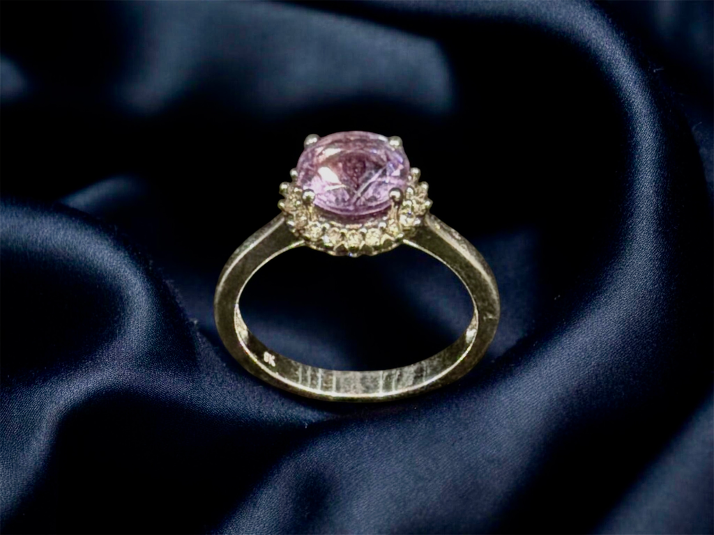 9k White Gold ring
